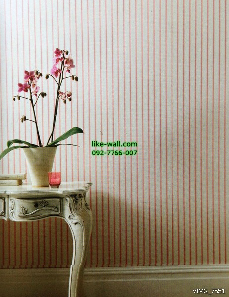 ตัวอย่างการติดวอลเปเปอร์ติดผนัง ลายทางเส้นตรง