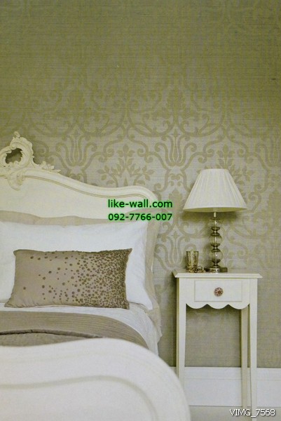 ตัวอย่างการติดวอลเปเปอร์ติดผนัง มุมห้องนอน ลายหลุยส์