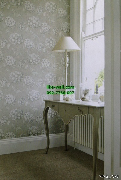 ตัวอย่างการติดวอลเปเปอร์ติดผนัง ลายดอกผกากรอง