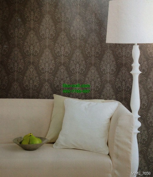 ตัวอย่างการติดวอลเปเปอร์ติดผนัง มุมห้องรับแขก ลายหลุยส์ 