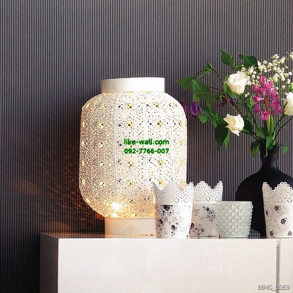 งานตัวอย่างการติดวอลเปเปอร์ติดผนัง ภายในห้อง ลายทางตรงเส้นเล็ก