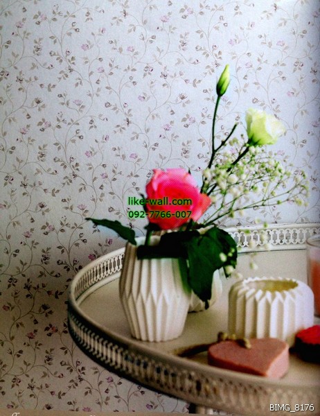 งานตัวอย่างการติดวอลเปเปอร์ติดผนังภายในห้อง ลายดอกไม้ขด สไตล์วินเทจ