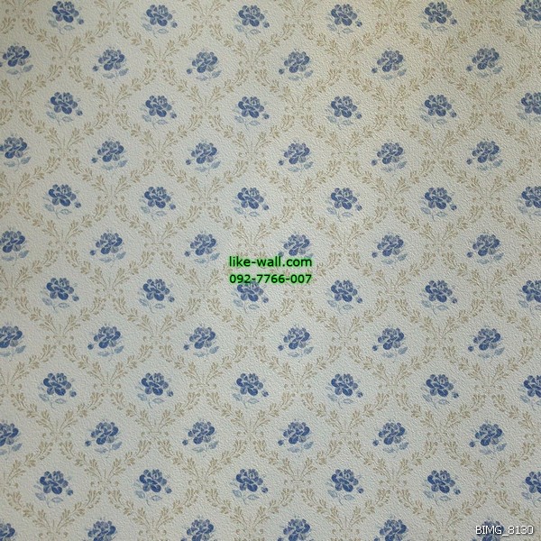 วอลเปเปอร์ติดผนังภายในห้อง ลายดอกกุหลาบในในกรอบหลุยส์ สีฟ้า พื้นหลังสีขาว