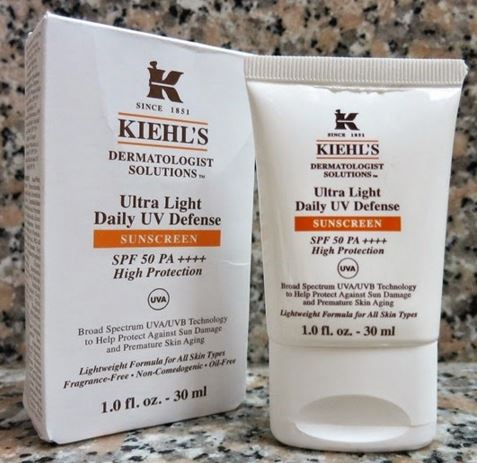 Kiehl's Ultra Light Daily UV Defense Sunscreen SPF 50 PA++++ 30 ml. กันแดดสูตรปรับปรุงใหม่ ปกป้องได้มากกว่าถึง 3 เท่า บางเบา หน้าไม่มัน ไม่ก่อให้เกิดสิวอุดตัน ขยายการปกป้องผิวให้กว้างขึ้น จากแต่เดิมปกป้องเพียงรังสียูวีเอคลื่นสั้น (short U