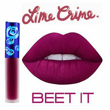 *พร้อมส่ง*Lime Crime Velvetines Liquid Matte Lipstick สี Beet It (สีที่แบ่งขายแยกมาจากเซ็ท Trio) ลิปสติกเนื้อลิควิด ที่ทาออกมาจะเป็นโทนสีด้านๆ สวยมากๆ ติดทนทั้งวัน สามารถเบลนสีบนริมฝีปากได้อย่างเรียบเนียน ทำให้ริมฝีปากของคุณดูสวยอย่างลงตัว และด้วยเนื้อลิป