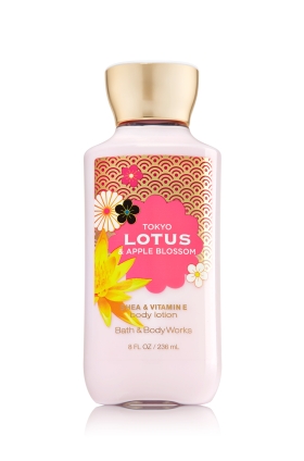 Bath & Body Works Tokyo Lotus & Apple Blossom Shea & Vitamin E Body Lotion 236 ml. โลชั่นบำรุงผิวสุดพิเศษ กลิ่นหอมหวานน่ารักของดอกบัว และแอปเปิ้ล หอมละมุน หอมมากๆคะ