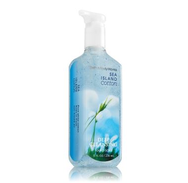 **พร้อมส่ง**Bath & Body Works Sea Island Cotton Deep Cleansing Hand Soap 236 ml. เจลล้างมือฆ่าเชื้อโรค ใช้กับน้ำ มีเม็ดสครับช่วยขัดผิวมือให้สะอาดยิ่งขึ้น ให้ความรู้สึกสะอาด กลิ่นนี้จะมีความหอมสะอาดอ่อนๆ แบ้วๆ ใสๆ คล้ายกลิ่นแป้งเด็กค่ะ ใครได้กลิ่นก็อยา