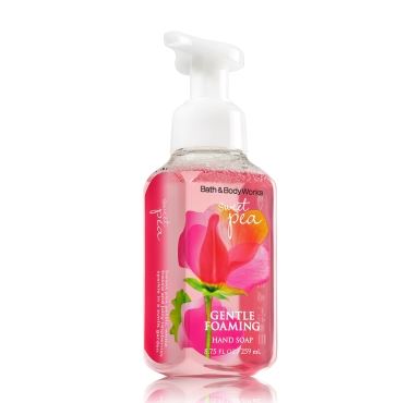 **พร้อมส่ง**Bath & Body Works Sweet Pea Gentle Foaming Hand Soap 259 ml. โฟมล้างมือเนื้อโฟมนุ่ม อ่อนโยนต่อผิวบำรุงผิวให้ผิวนุ่มชุ่มชื่นไม่แห้งตึงหลังการใช้ กลิ่นดอกสวีทพี หอมหวานสดใส คล้ายเยลลี่สีชมพูในถ้วยใส ด้วยความหอมน่ารักสดใสซุกซนทำให้กลิ่นนี้เป็น