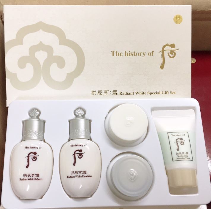 **พร้อมส่ง**The History of Whoo Gong Jin Hyang Seol Radiant White 5 pcs Special Gift Kit เซ็ทครีมบำรุงผิวขาวเพื่อผิวกระจ่างใส ตำรับชาววังของเกาหลี เปลี่ยนผิวหมองคล้ำให้เจิดจรัสกระจ่างใสความลับของสนมเอก "หยางกุ้ยเฟย" ที่สามารถคงผิวสวยดังกระเบื้อง