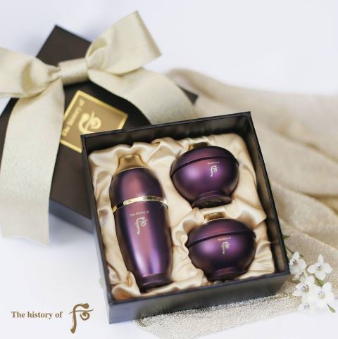 The History of Whoo HwanYu Kit 3 ชิ้น เซ็ทบำรุงจักพรรดินี เพื่อผิวอ่อนเยาว์ลง 10 ปี ด้วยส่วนผสมสมุนไพรหายากอันทรงคุณค่าที่ช่วยเพิ่มประสิทธิภาพในการบำรุงขั้นสูง เหมาะสำหรับผู้ที่อยากดูเด็กลง 10 ปี และสำหรับผู้ที่ต้องการผลลัพธ์ที่ชัดเจน ในระยะเว
