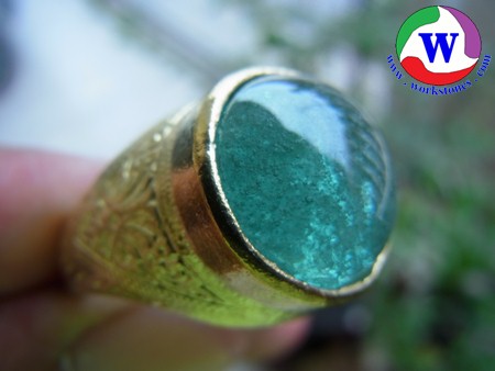 แหวนทองเหลือง แก้วไหลน้ำพี้ สีฟ้าอมเขียว