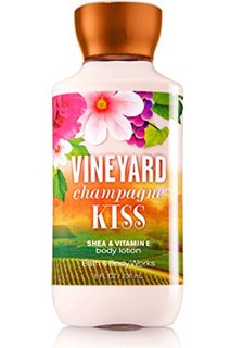 Bath & Body Works Vineyard Champagne Kiss Shea & Vitamin E Body Lotion 236 ml. โลชั่นบำรุงผิวสุดพิเศษ กลิ่นหอมแชมเปญเบอร์รี่หอมหวานละมุน อบอวลด้วยกลิ่นมะลิ หอมเซ็กซี่คะ