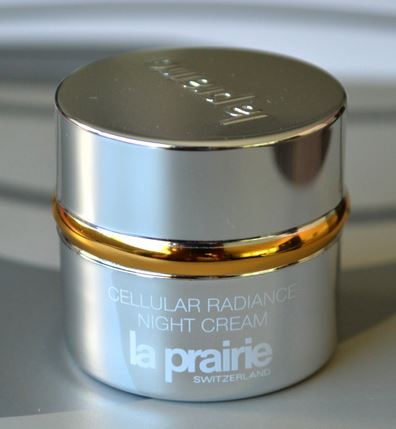 La Prairie Cellular Radiance Night Cream ขนาดทดลอง 5ml. ครีมบำรุงผิวหน้า เนื้อครีมบางเบาไม่เหนียวเหนอะหนะ สำหรับผิวที่ต้องการ การฟื้นฟูอย่างรวดเร็ว ไม่เพียงแต่ลดเลือนริ้วรอยในทุกระดับบนผิวหน้า ยังช่วยให้ผิวสวยกระจ่างใส เพียง 1 สัปดาห์คุณจะรู้ถึ