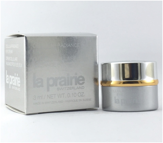 La Prairie Cellular Radiance Eye Cream ขนาดทดลอง 3 ml. อายครีม ลดเลือนริ้วรอยแห่งวัย จากส่วนผสมของ ทองคำบริสุทธิ์ถึง 24 กะรัต ยับยั้งการสลายตัวของคอลลาเจน และ อีลาสติน ลดการติดเชื้อ กระตุ้นการทำงานของน้ำเหลือง ช่วยขับสารพิษ ให้ผิวอ่อนเยาว์ เปล่ง