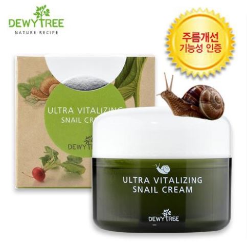 **พร้อมส่ง**Dewytree Ultra Vitalizing Snail Cream 80 ml. ครีมหอยทากที่อุดมไปด้วยโปรตีน คอลลาเจนและอิลาสติน ช่วยบำรุงฟื้นฟูผิวที่ถูกทำลายจากมลภาวะสิ่งแวดล้อม ความเครียด ช่วยให้ผิวแข็งแรง ผลัดเปลี่ยนเซลล์ผิวเก่า ให้กระชับ เต่งตึง รอยสิวตื้นขึ้น รูขุมขนเล็กล