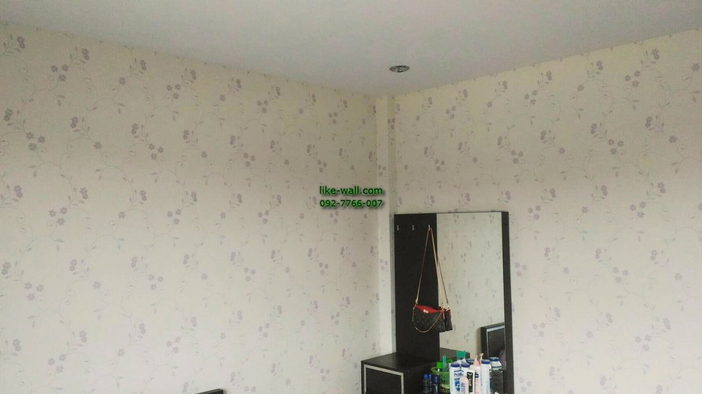ผลงานตัวอย่าง การติดวอลเปเปอร์ลายดอกไม้ ย่านลาดกระบัง