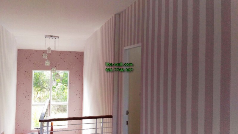 ผลงานตัวอย่าง การติดวอลเปเปอร์ติดผนัง ลายทางตรง ย่านร่มเกล้า