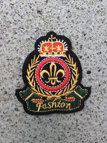 ++พร้อมส่ง++ตราโรงเรียนติดเสื้อสวย สามารถรีดติดเสื้อหรือใช้เข็มกลัดติดได้เลยค่ะ 