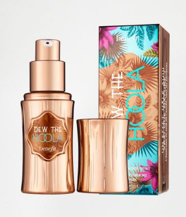 Benefit Dew The Hoola Liquid Bronzer 30 ml. บรอนซ์เซอร์ชนิดลิควิด เนื้อ Soft-Matte ไม่มีวิ้ง ให้ผิวสีบรอนซ์ บ่มแดด ดูสุขภาพดี เนื้อเหลว เกลี่ยง่ายเรียบลื่น มีกลิ่นหอมสดชื่น และยังสามารถนำมาผสมกับรองพื้นที่สีอ่อนเกินไปให้ได้สีที่ตรงกับผิวได้อีก