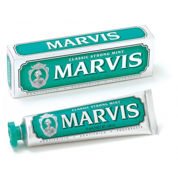 MARVIS Classic Strong Mint Toothpaste 75ml. (สีเขียว) ยาสีฟันชั้นเลิศจากอิตาลี สูตรออริจินอลดั่งเดิม กล่องสีเขียวด้วยเนื้อครีมนุ่มนวล อีกทั้งอุดมไปด้วยส่วนที่จะช่วยในการกำจัดคราบหินปูน เพื่อยิ้มขาวเป็นประกาย พร้อมกลิ่นอโรม่ามิ้นหอมสดชื่นหรูหราแบ