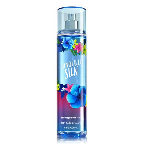 Bath & Body Works Honolulu Sun Fine Fragrance Mist 236 ml. สเปร์ยน้ำหอมที่ให้กลิ่นติดกายตลอดวัน กลิ่นหอมนุ่มๆของมะพร้าว กับมัคส์หอมละมุน และยังมีกลิ่นเฟรชสดชื่นๆของโอเชี่ยนแอร์อีก ยิ่งทำให้กลิ่นนี้หอมผ่อนคลายเหมือนกำลังนอนพักผ่อนอยู่บนเกาะ