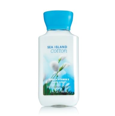 **พร้อมส่ง**Bath & Body Works Sea Island Cotton Shea & Vitamin E Body Lotion ขนาดพกพา 88 ml. โลชั่นบำรุงผิวสุดพิเศษ ด้วยส่วนผสมพิเศษ มีกลิ่นหอมติดทนนาน กลิ่นนี้จะมีความหอมสะอาดอ่อนๆ ใสๆ คล้ายกลิ่นแป้งเด็กค่ะ ใครได้กลิ่นก็อยากอยู่ใกล้ๆ