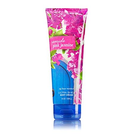 Bath & Body Works Seaside Pink Jasmine 24 Hour Moisture Ultra Shea Body Cream 226g. ครีมบำรุงผิวสุดเข้มข้น เติมความชุ่มชื่นให้กับผิวที่ต้องการการบำรุงเป็นพิเศษอีกทั้งมีกลิ่นหอมติดทนนานตลอดวัน กลิ่นหอมโทนผลไม้ ลูกพีชผสมกับกลิ่นดอกมะลิ หอมนุ