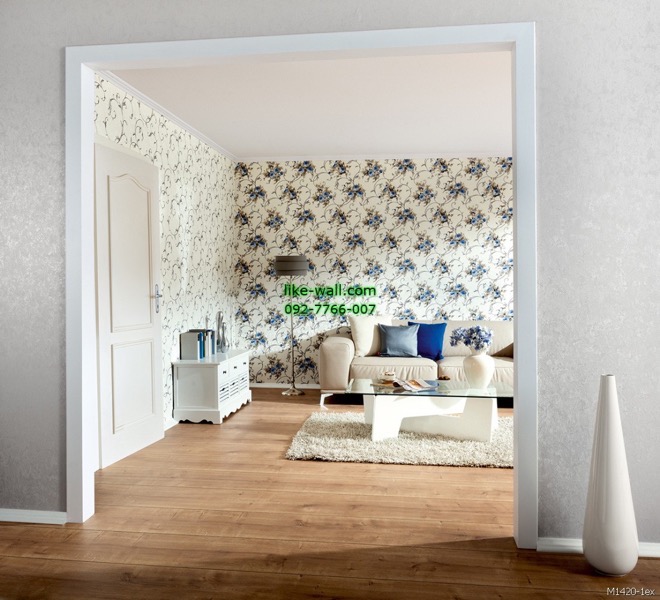 ตัวอย่างภายในห้องนอน ตกแต่งด้วย วอลเปเปอร์ติดผนัง ลายดอกไม้ สีฟ้า