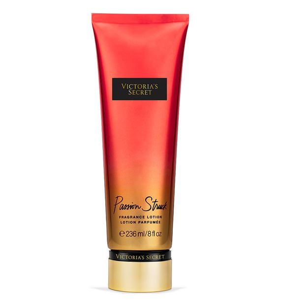 Victoria's Secret Fantasies Passion Struck Fragrance Lotion 236ml. โลชั่นน้ำหอม ที่ช่วยกักเก็บความชุ่มชื่นยาวนาน 24 ชม. และให้กลิ่นหอมติดทนนาน กลิ่นนี้ให้กลิ่นหอมแอปเปิ้ลฟูจิ ผสมกับกลิ่นกล้วยไม้ กลิ่นจะให้ความหอมสดชื่นของแอปเปิ้ล เจือด้วย