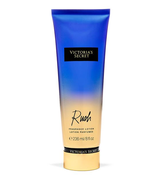 Victoria's Secret Fantasies Rush Fragrance Lotion 236ml. โลชั่นน้ำหอม ที่ช่วยกักเก็บความชุ่มชื่นยาวนาน 24 ชม. และให้กลิ่นหอมติดทนนาน กลิ่นนี้ให้กลิ่นโทนผลไม้ผสมกับกลิ่นดอกไม้ หอมหวานสดชื่นคะ