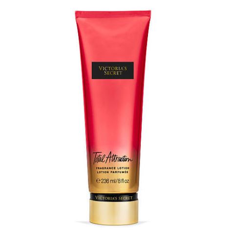 **พร้อมส่ง**Victoria's Secret Fantasies Total Attraction Fragrance Lotion 236ml. โลชั่นน้ำหอม ที่ช่วยกักเก็บความชุ่มชื่นยาวนาน 24 ชม. และให้กลิ่นหอมติดทนนาน กลิ่นนี้ให้กลิ่นดอกไม้หอม ดอกกล้วยไม้และลิลลี่ หอมหวานนุ่มละมุล สาวๆที่หลงไหลกลิ่นของดอกลิลลี