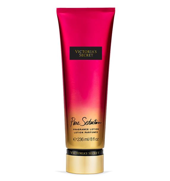 Victoria's Secret Fantasies Pure Seduction Fragrance Lotion 236ml. โลชั่นน้ำหอม ที่ช่วยกักเก็บความชุ่มชื่นยาวนาน 24 ชม. และให้กลิ่นหอมติดทนนาน กลิ่นยอดฮิตขายดีสุดๆ เป็นกลิ่นของผลพลัมผสมผสานกับกลิ่นหอมอบอุ่นโรแมนติกของดอกฟรีเซียคะ