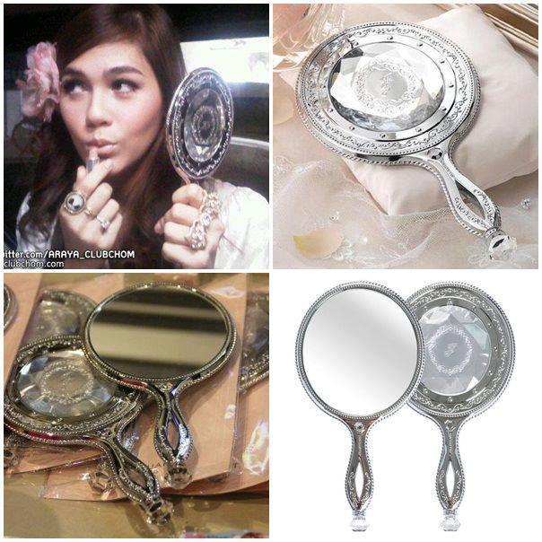 **พร้อมส่ง**Jill Stuart Hand Mirror กระจกด้ามถือ ใหญ่ หรูอลังการ ที่เหล่าเซเล็บ ดาราดังๆนิยม วัสดุหรูหรา ทนทาน กระจกส่องแล้วเห็นชัดทุกอนูไม่หลอกตา