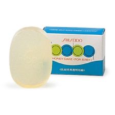 Shiseido Honey Cake Soap for Baby 85g. สบู่น้ำผึ้งสำหรับผิวอ่อนบาง แพ้ง่าย แม้ผิวเด็ก ให้ผิวเนียนนุ่มชุ่มชื่น ช่วยกักเก็บน้ำหล่อเลี้ยงผิวให้คงอยู่ ลดอาการแห้งแตกของผิว ให้ผิวแลดูสุขภาพดี