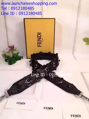 Fendi Strap leather bag Hiend หนังสวยน่าใช้มากๆ คะ