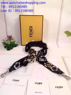 Fendi Strap leather bag Hiend หนังสวยน่าใช้มากๆ คะ