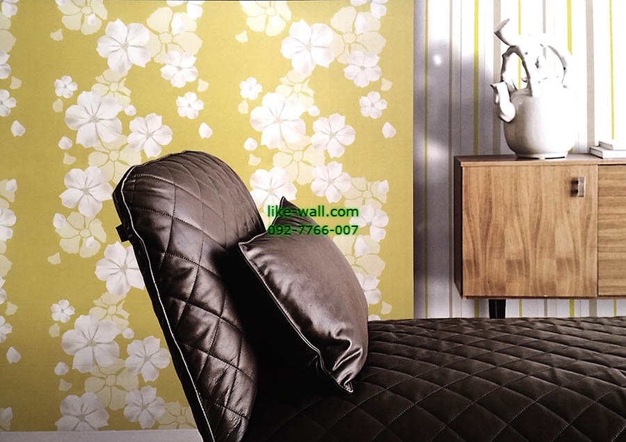 ตัวอย่างติดผนังภายในห้องด้วย วอลเปเปอร์ ลายดอกไม้ สีขาว พื้นหลังสีเขียว