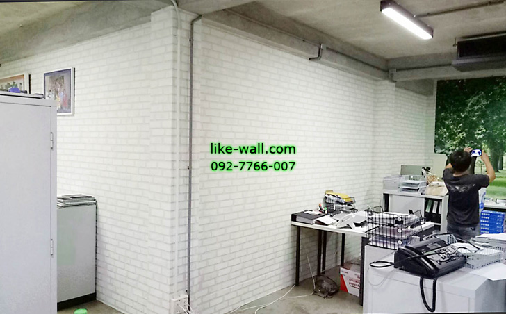 ผลงานจากทางร้าน ติดด้วยวอลเปเปอร์ลายอิฐ สีขาวงาช้าง ที่บางบอน