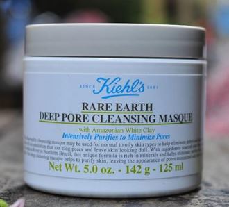 Kiehl's Rare Earth Deep Pore Cleansing Masque 125ml. มาส์กผิวหน้าลดสิว รูขุมขนกระชับ สำหรับผิวธรรมดาถึงผิวมัน มีส่วนผสมของ ไวท์เคลย์จากอะเมซอน ช่วยขจัดน้ำมัน สิ่งสกปรกและสารพิษที่ตกค้างซึ่งสะสมและอุดตันรูขุมขน ทำให้ผิวหมองคล้ำไม่สดใส