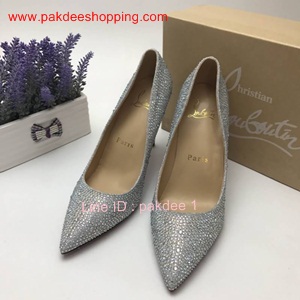 Christion Louboutin งานหนังแท้  รุ่นนี้สวยมากคะ สูงยาวเข่าดีมากเมื่อสวมใส่