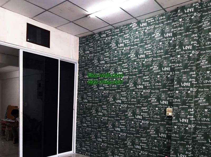 ผลงานติดวอลเปเปอร์ ลายตัวหนังสือ สีเขียว ย่านเพชรเกษม79