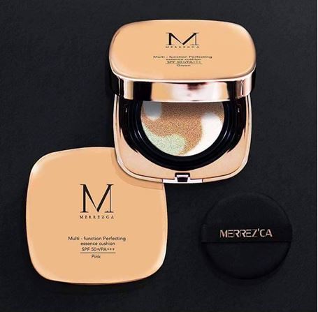 **พร้อมส่ง**Merrezca Muti  Function Perfecting Essence Cushion SPF50+/PA+++ Green คุชชั่นเมอเรชกาสีเขียว นวัตกรรมใหม่ล่าสุด ที่ไม่ได้เป็นเพียง เมคอัพ แต่ยังสามารถบำรุงได้ไปในตัวขณะใช้เลยละคะ เสริฟพร้อม ทั้งเมคอัพเบส รองพื้น และสารบำรุง เรียกได้ว่า 3 in1 ป