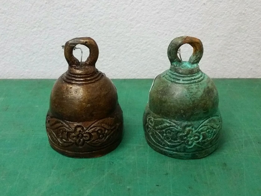 R020 กระดิ่ง ลายดอกไม้  Bronze Bell with Ancient Flower design