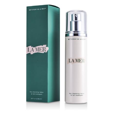 LA MER The Cleansing Lotion 200ml. คลีนซิ่งโลชั่นน้ำนม สำหรับกำจัดสิ่งสกปรกและเครื่องสำอาง เนื้อผลิตภัณฑ์คล้ายน้ำนม สูตรเฉพาะของลาแมร์ ช่วยทำความสะอาดได้อย่างล้ำลึก แต่ทว่าอ่อนโยน ช่วยกำจัดสิ่งสกปรกบนผิวและเครื่องสำอางบริเวณรอบดวงตาให้หลุดออกจ