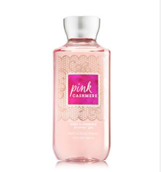 Bath & Body Works Pink Cashmere Shea & Vitamin E Shower Gel 295ml. เจลอาบน้ำกลิ่นหอมติดกายนานตลอดวัน เนื้อเจลเข้มข้นบำรุงผิวให้รู้สึกชุ่มชื่นตั้งแต่ครั้งแรกที่ใช้เลยค่ะ กลิ่นหอมแอมเบอร์วนิลลา กับดอกมะลิ หวานหอมเซ็กซี่ค่ะ
