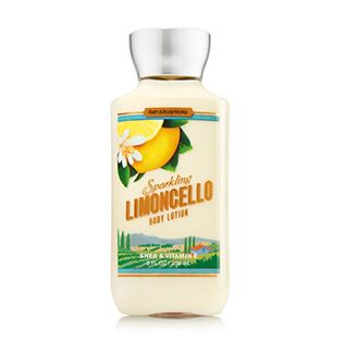 **พร้อมส่ง**Bath & Body Works Sparkling Limoncello Shea & Vitamin E Body Lotion 236 ml. โลชั่นบำรุงผิวสุดพิเศษ กลิ่นหอมเย็นสดชื่น ของมิ้นท์มะนาว ที่ตัดความเปรี้ยวให้หอมนุ่มพอดีกับกลิ่นมัคส์ เป็นการผสมผสานที่ลงตัวสุดๆ ใครชอบแนวหอมโทนผลไม้เย็นๆต้องช