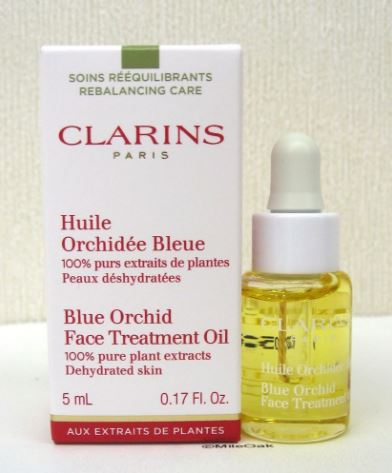 Clarins Blue Orchid Face Treatment Oil ขนาดทดลอง 5ml. ทรีทเมนท์ออยล์ที่ขายดีที่สุดของผลิตภัณฑ์ในรูปแบบน้ำมัน ช่วยต่อต้านริ้วรอย ปกป้องผิวให้ชุ่มชื้นฟื้นฟูให้ผิวเรียบเนียน และช่วยต่อต้านริ้วรอยแห่งวัย