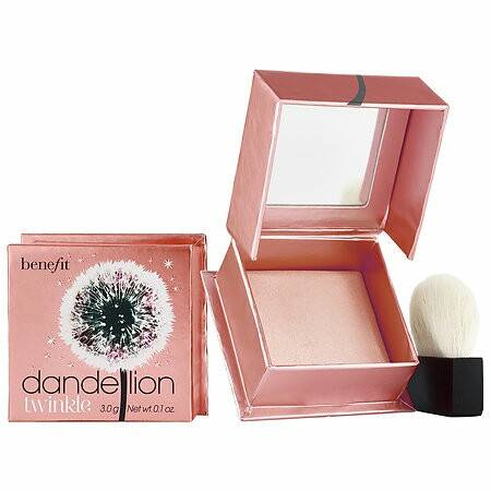 Benefit Dandelion Twinkle ไซส์จริง3.0g. แป้งไฮไลท์และลูมิไนเซอร์สีชมพูนู้ด เนื้อเนียนละเอียด เหมาะกับการทำ Strobing ด้วยเนื้อสัมผัสที่บางเบา จะใช้เดี่ยวๆ หรือทาทับบลัชออนหรือแป้งตัวโปรดก็ได้เพื่อความออร่าเหมือนยืนอยู่กลางสปอตไลท์ และมีกลิ่นหอ