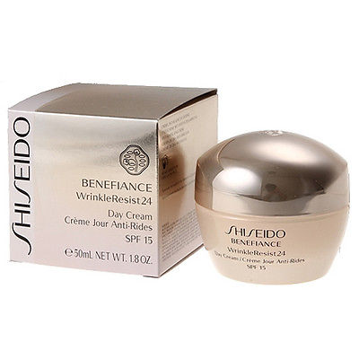 Shiseido Benefiance Wrinkle Resist 24 Day Cream 50ml. ครีมบำรุงผิวอุดมด้วยมอยเจอไรเซอร์เข้มข้นที่สกัดจาก Mukurossi ช่วยลดเลือนริ้วรอย รอยเหี่ยวย่น มอบความชุ่มชื่นให้ผิวตลอดเวลา พร้อมกป้องการเกิดริ้วรอยในวัย 35 ปี และช่วยป้องกันการถูกทำร้านจากร
