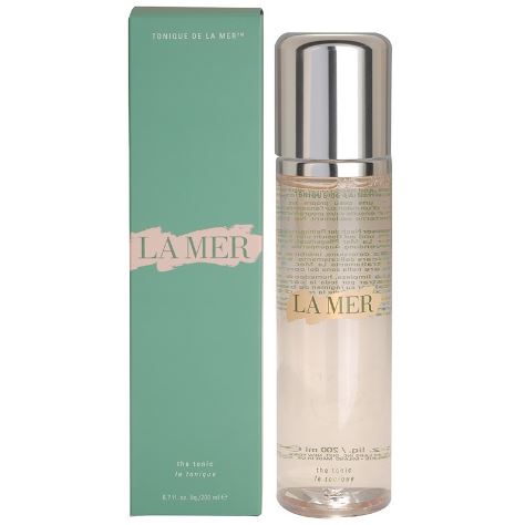 LA MER The Tonic 200ml. โลชั่นปรับสภาพผิว หรือโทนเนอร์ เตรียมผิวให้พร้อมหลังการทำความสะอาดผิวหน้า เติมความชุ่มชื่นก่อนการบำรุงผิว รักษาความสมดุล ให้ผิวรู้สึกสดชื่น สดใส เปล่งประกาย ใช้ได้กับทุกสภาพผิว โดยไม่ก่อให้เกิดการระคายเคือง ด้วยการส่งผ่